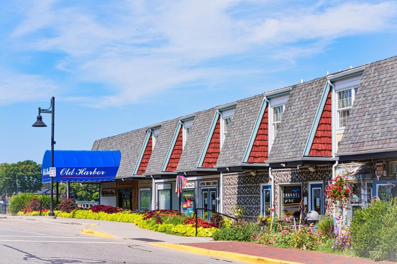 Hotel Old Harbor South Haven